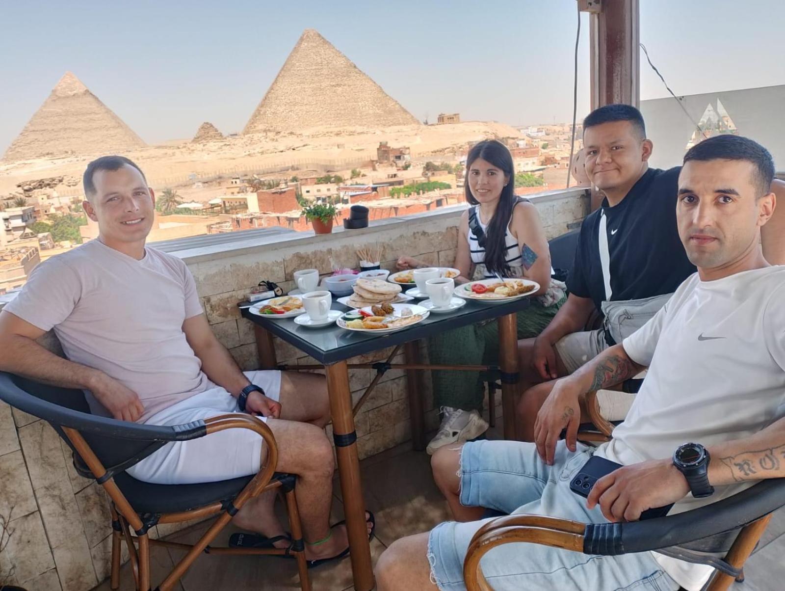 Imhotep Pyramids View Inn Kafret el-Gabal Esterno foto